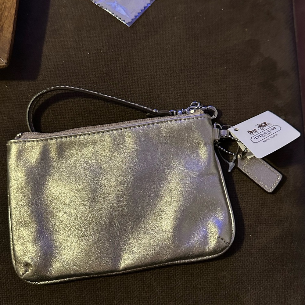 Coach wristlet NWT gold‎ - Picture 7 of 11